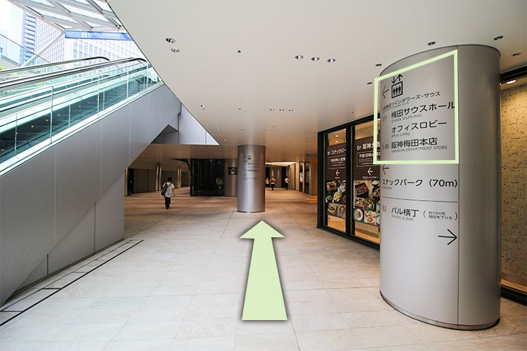 ツインタワーズサウスへの案内が見えるので直進します