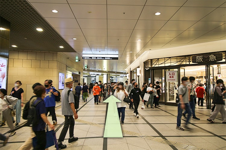こちらを直進します