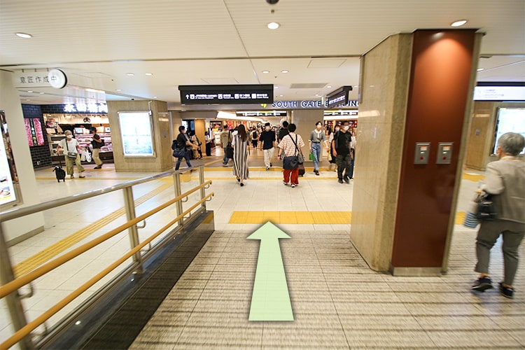 そのまま直進します