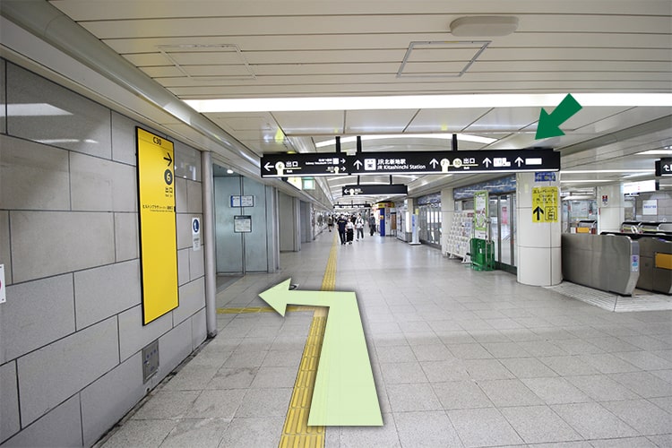 この看板が見えたら左折します